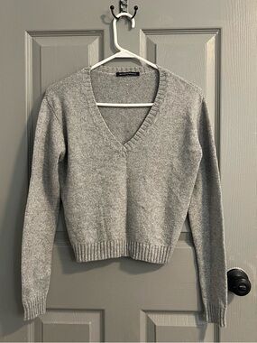 Brandy Melville Gray V-Neck Sweater Minimalist Classic Neutral